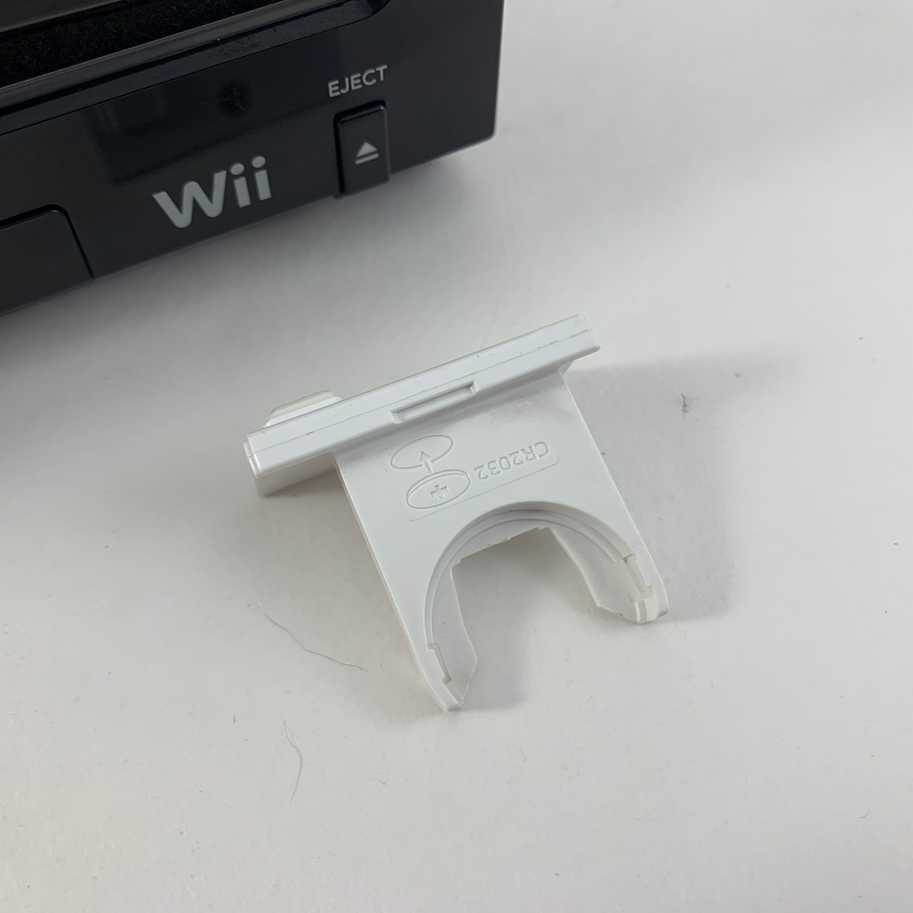 Original Nintendo Wii Coin Battery Holder (White)
